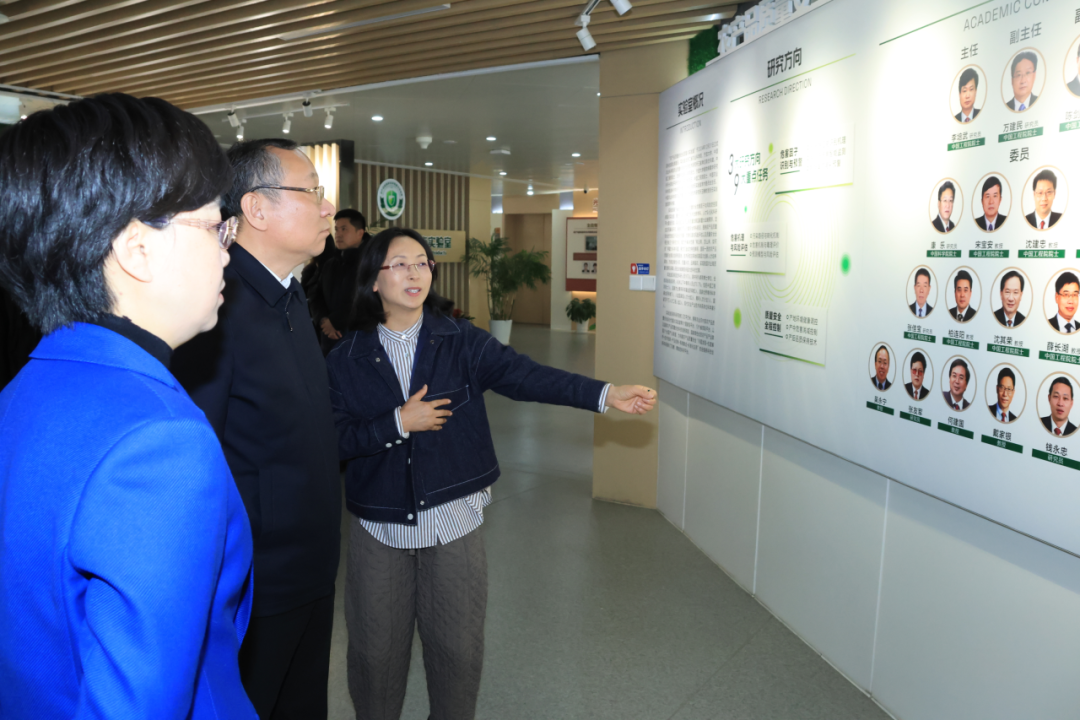 沈敏在寧波調研科協工作